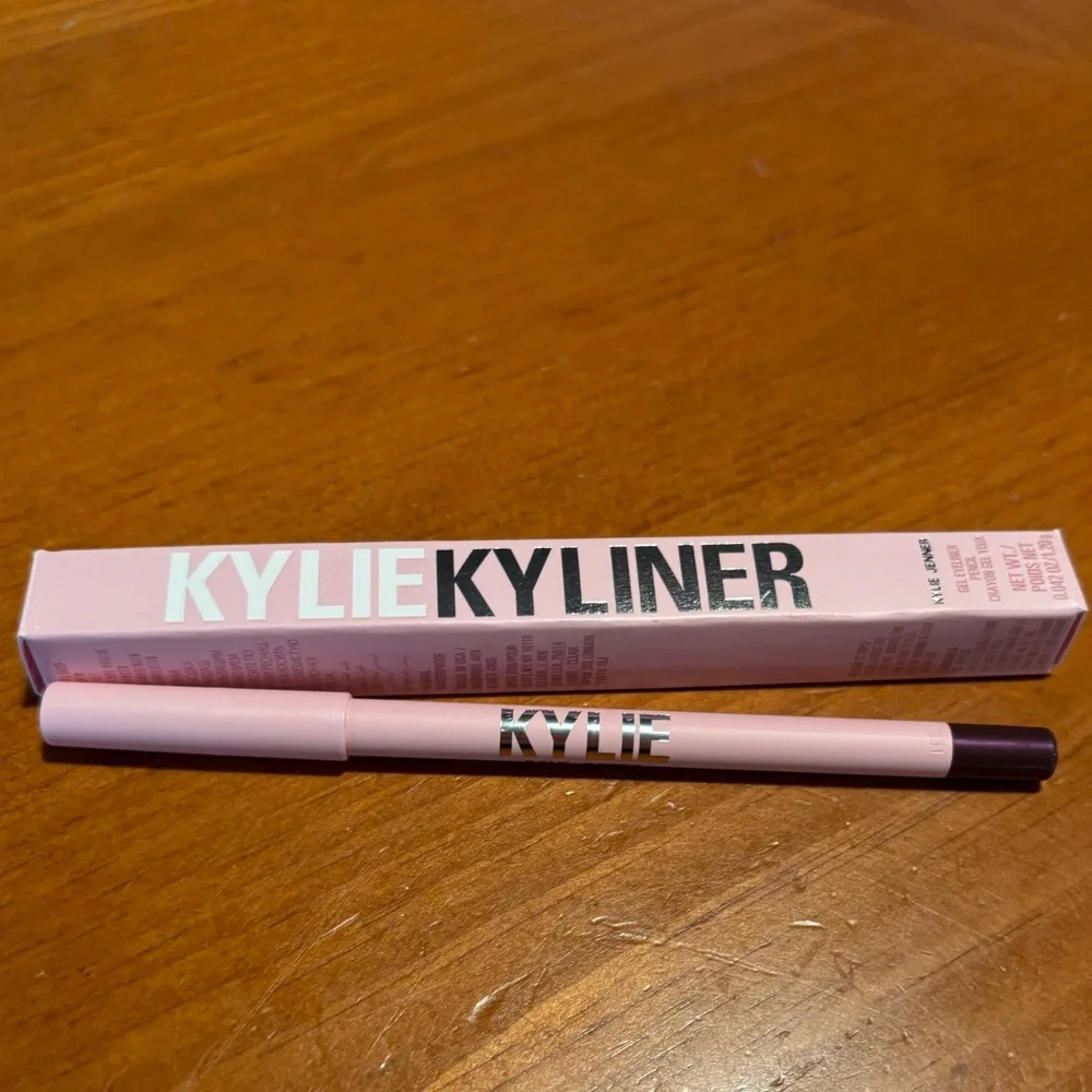 Kylie Kyliner Gel Eyeliner Shimmery Purple